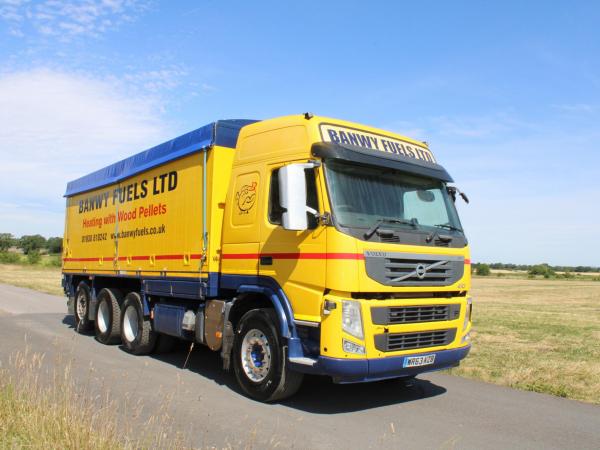 VOLVO FM 410 8X4 TRIDEM TIPPER